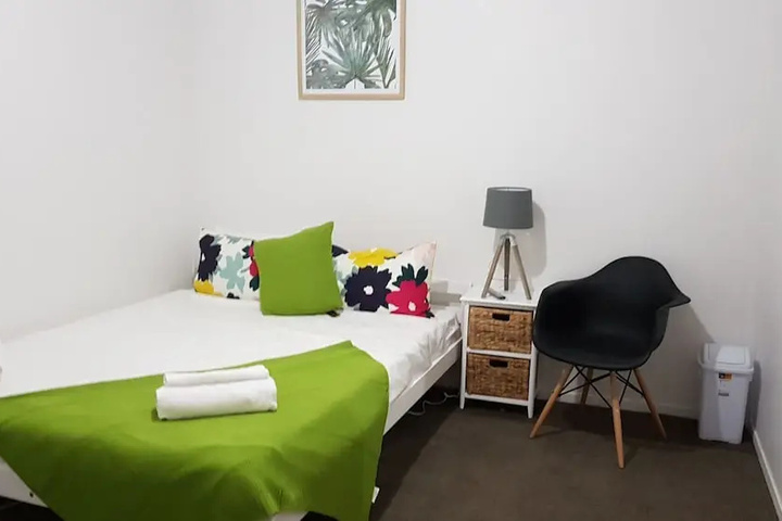 Room 5 of 9