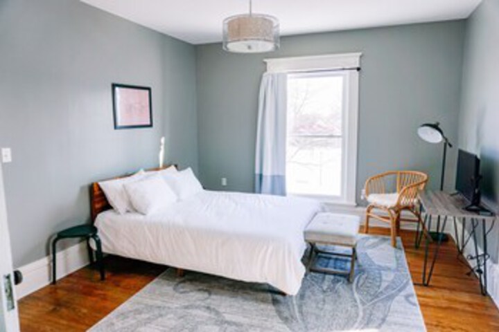 Room 33 of 42