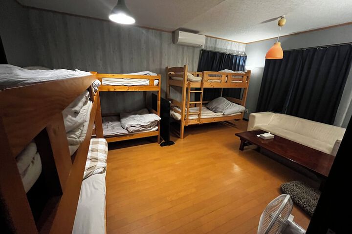 Room 82 of 172