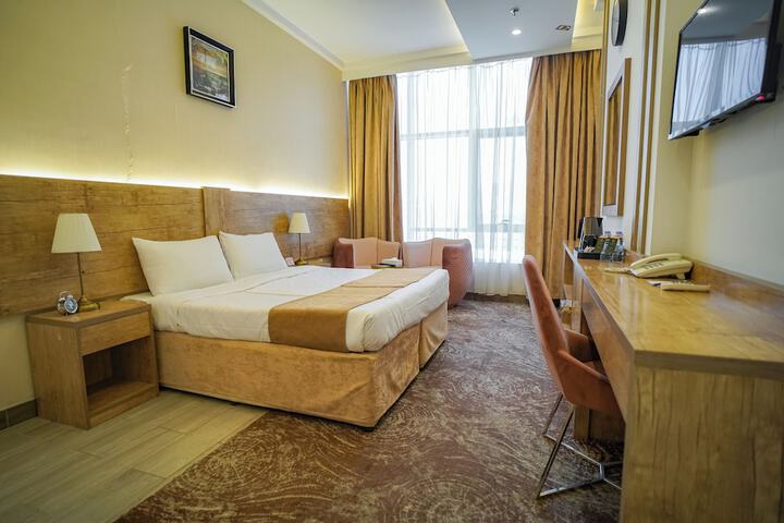 Room 15 of 28