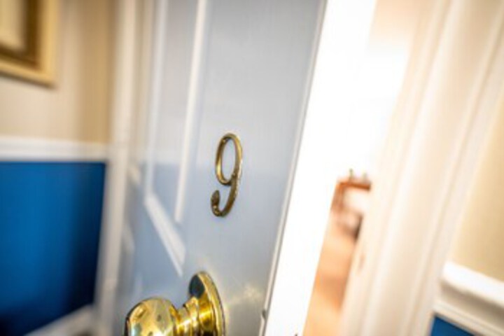 Room 250 of 253