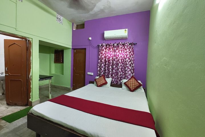 Room 5 of 12