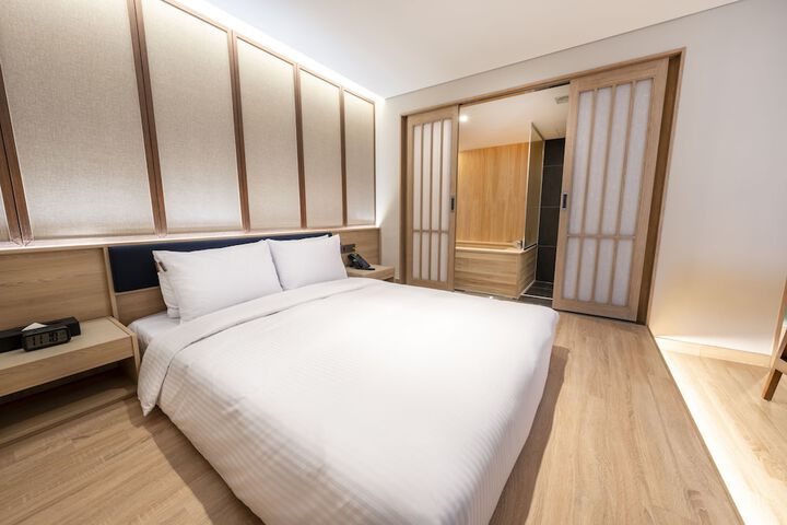 Room 20 of 144