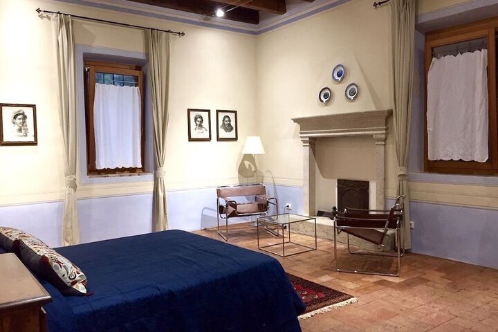 Room 4 of 73