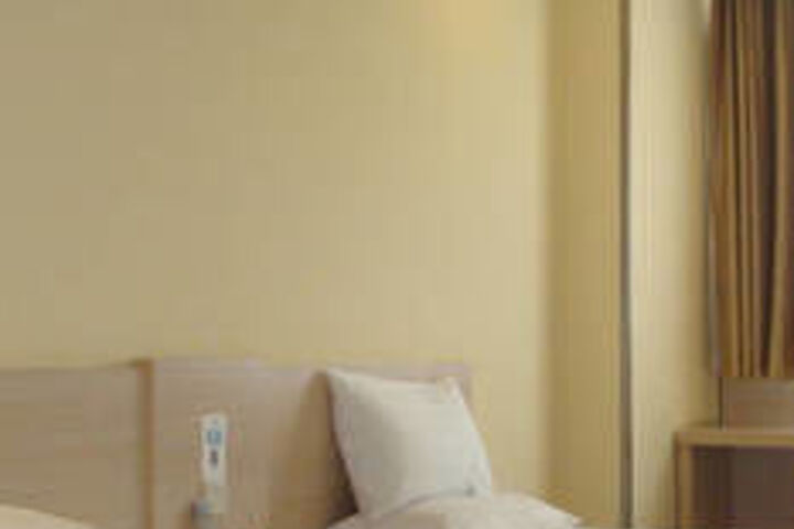 Room 9 of 61