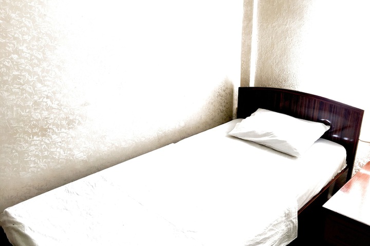 Room 9 of 27