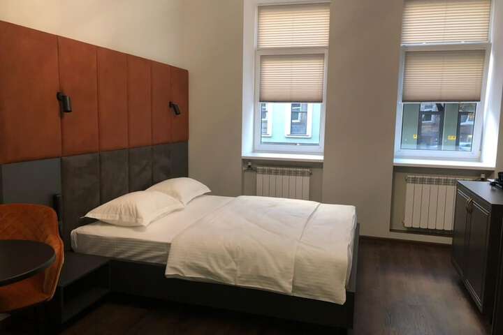 Room 52 of 100