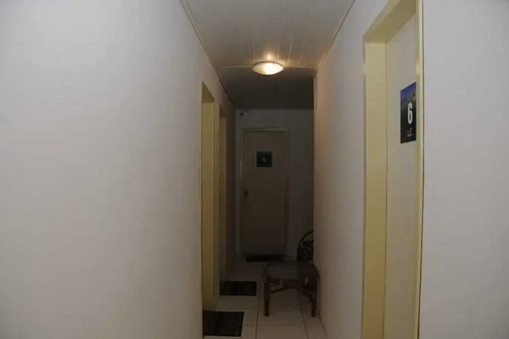 Room 12 of 17
