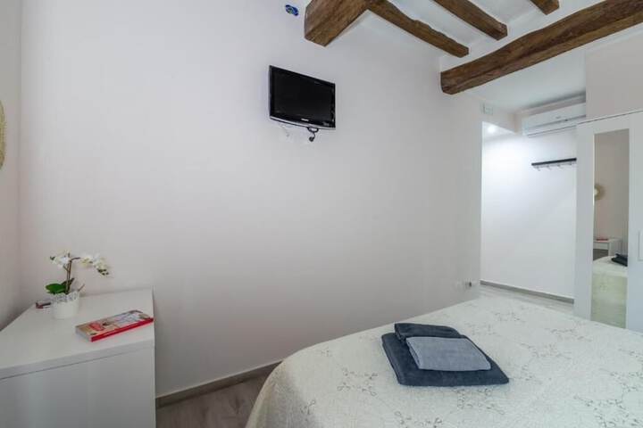 Room 5 of 41