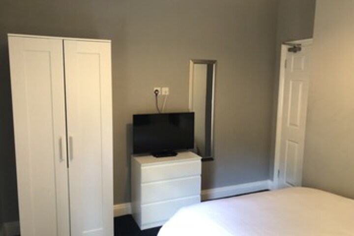 Room 27 of 40