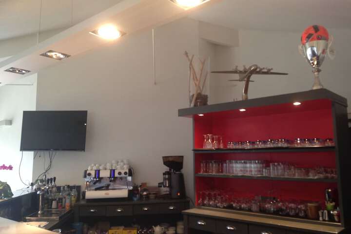 Lounge 19 of 26