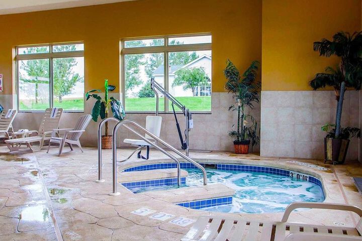 Indoor spa tub