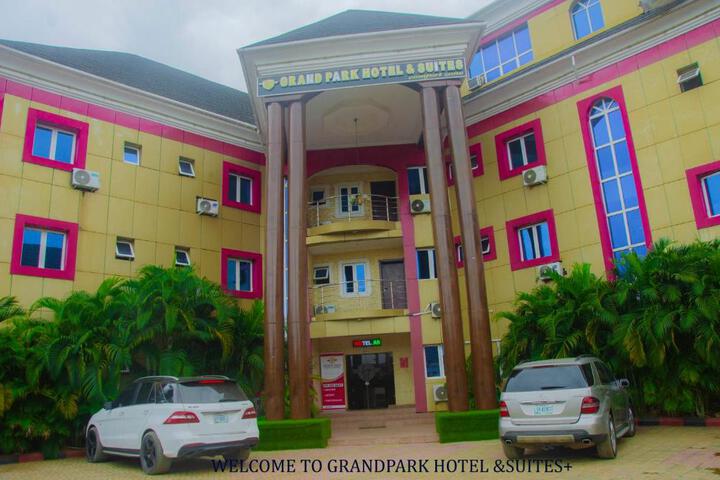 GRAND PARK HOTEL AND SUITEs