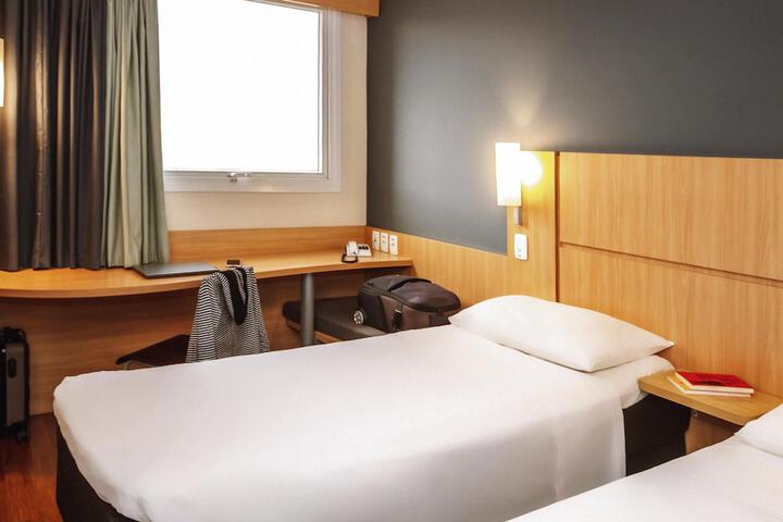 Room 10 of 96