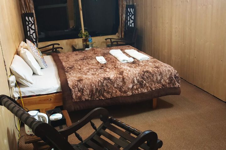 Room 4 of 17