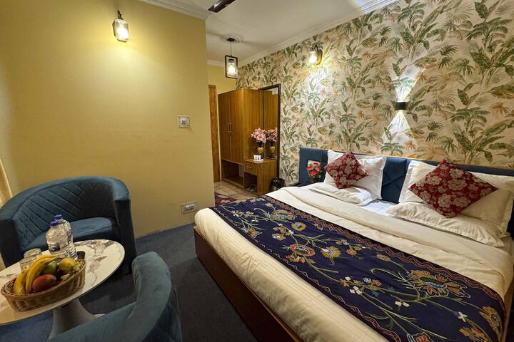 Room 6 of 27