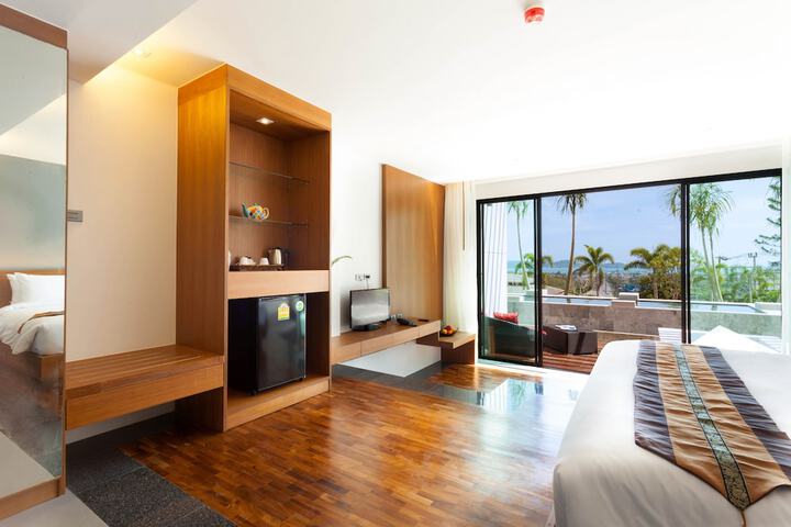 Room 5 of 61
