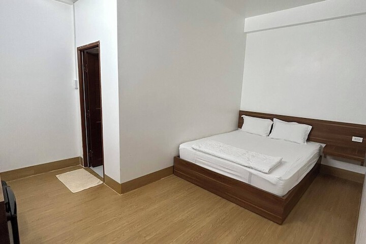 Room 11 of 17