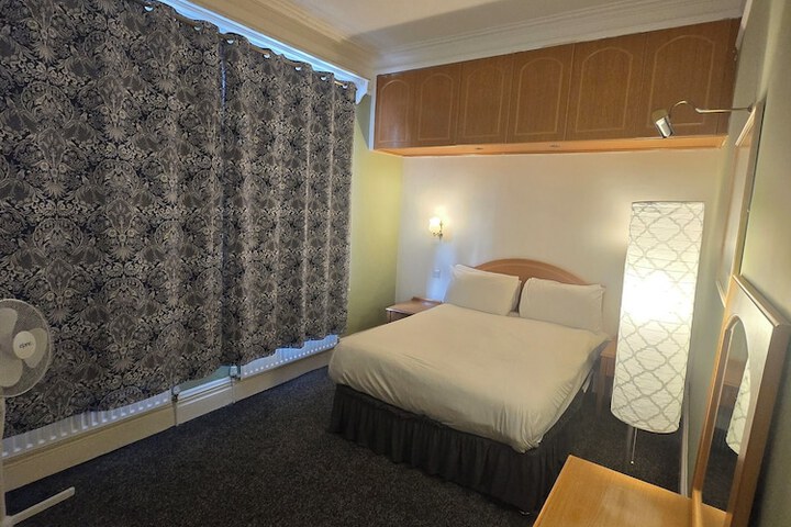 Room 9 of 72