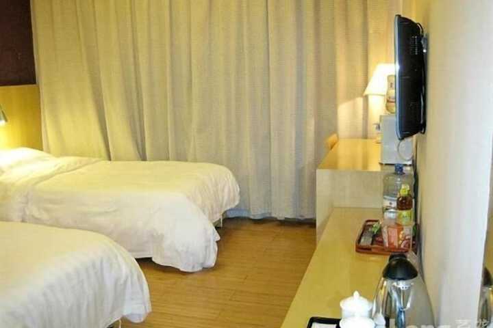Room 8 of 27