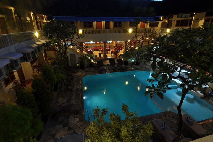 Pool Hotel