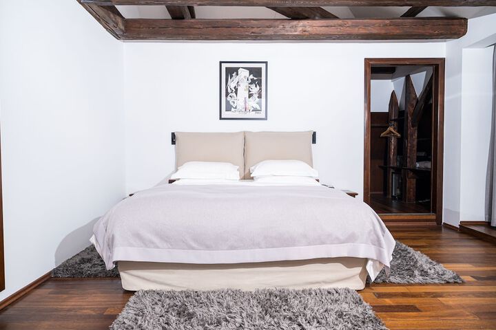 Room 7 of 23
