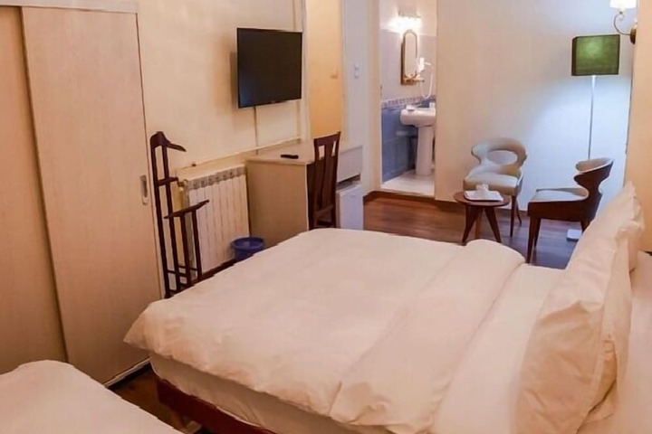 Room 6 of 35