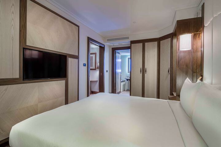 Room 28 of 91