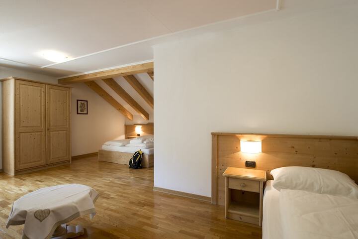 Room 52 of 173