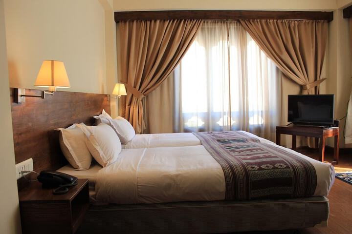 Room 10 of 18