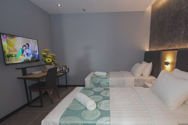Room 9 of 34
