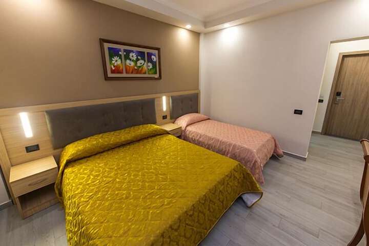 Room 16 of 50