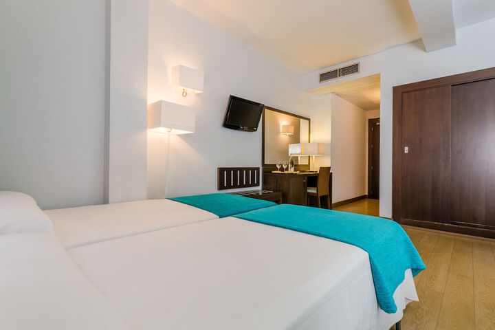 Room 5 of 30