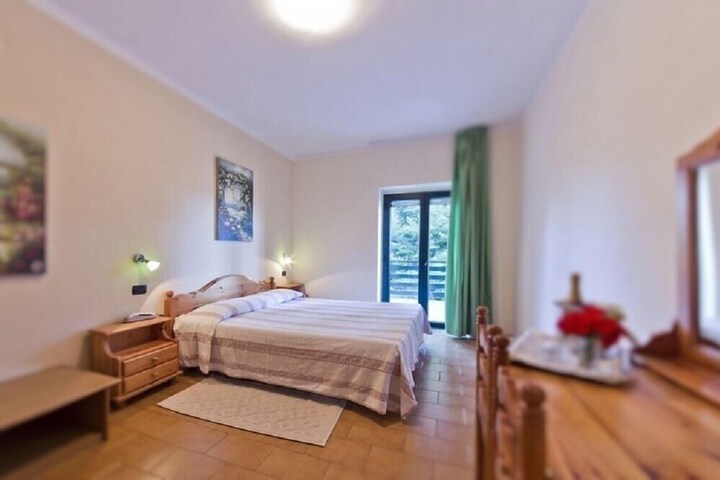 Room 9 of 27