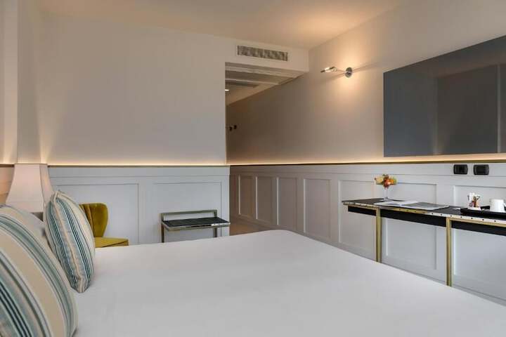Room 19 of 103