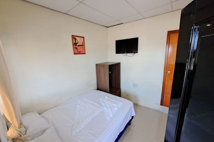 Room 7 of 25