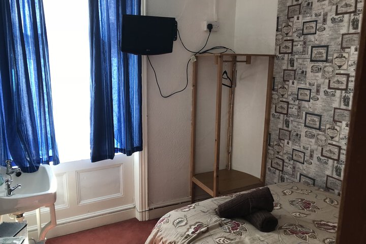Room 15 of 48