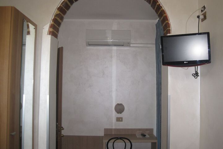 Room 14 of 30