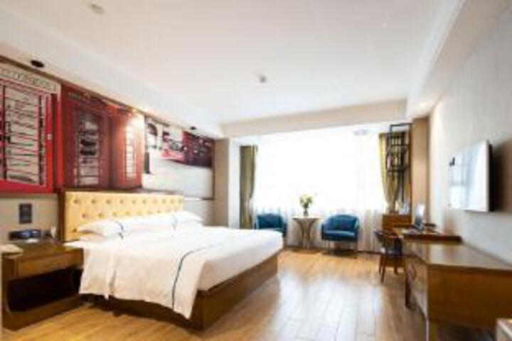 Room 9 of 10