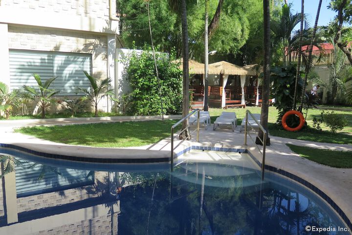 Hotel Pool
