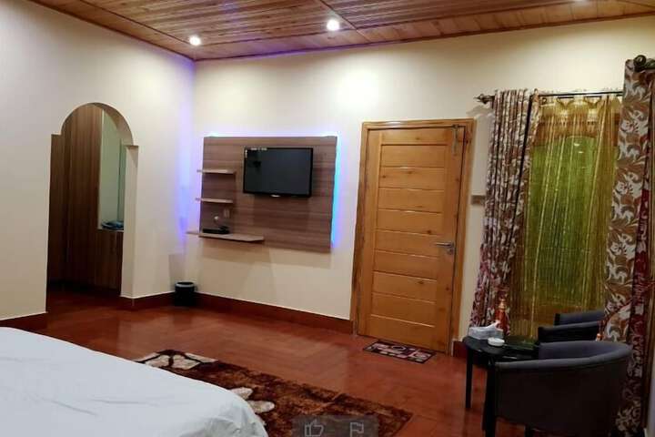 Room 27 of 27
