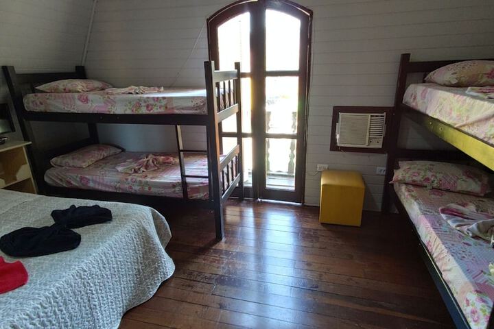 Room 4 of 12