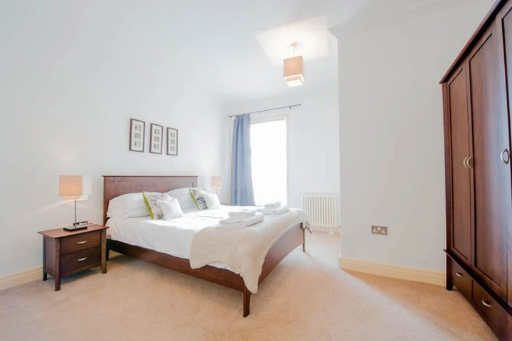 Room 7 of 8