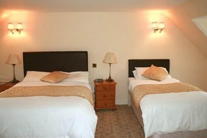 Room 4 of 13