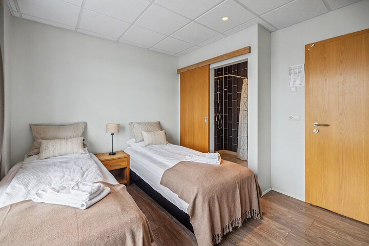 Room 13 of 42