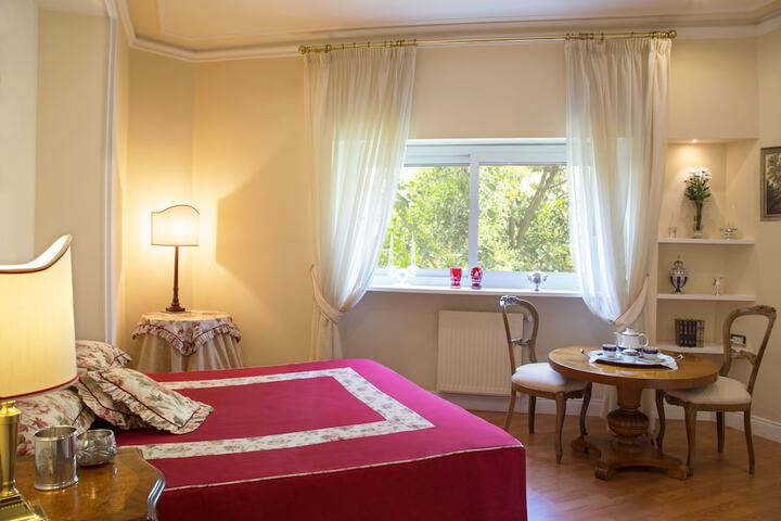 Room 12 of 37