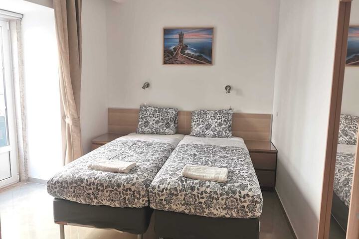 Room 4 of 76