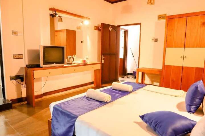 Room 8 of 28
