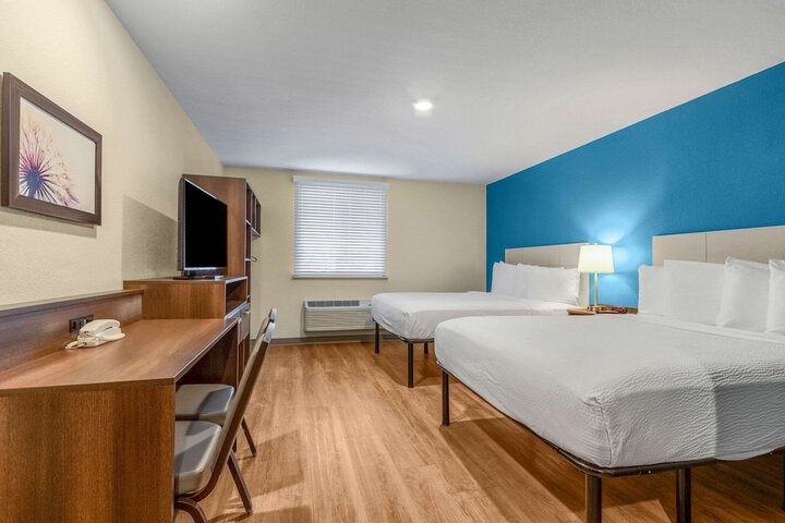 1 Queen Bed (11 of 17)