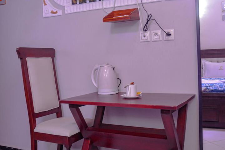 Room 6 of 122